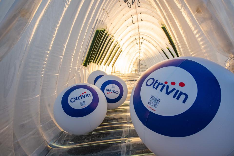 The Otrivin Air Bubble uses microalgae to actively filter and re-metabolise pollution particles and carbon dioxide in a specially designed interactive environment