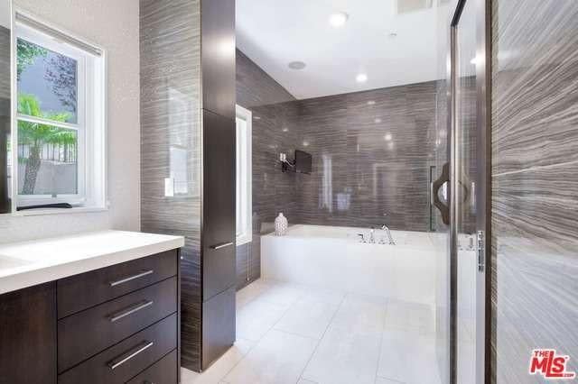 <p>The modern bathroom boasts a glass shower and a large soaker tub. <br> (Realtor.com) </p>