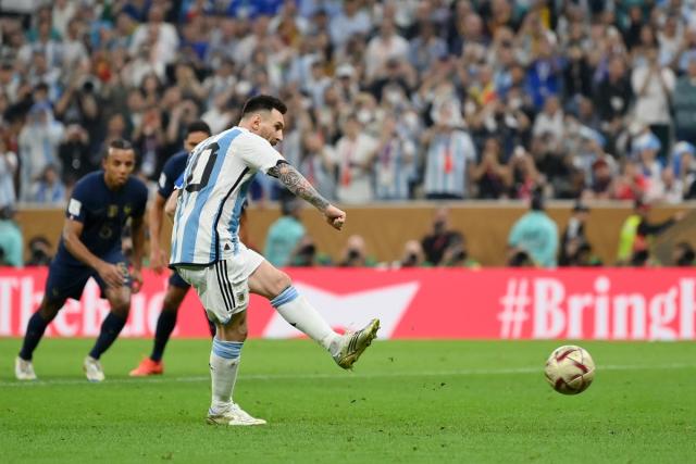 ⚽️⚽️12/19/22 USA TODAY ARGENTINA beats France to WIN WORLD CUP L. Messi🏆🏆