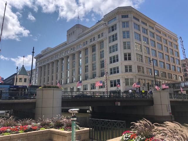 Big bubbles in downtown Milwaukee: How, when and where to see them