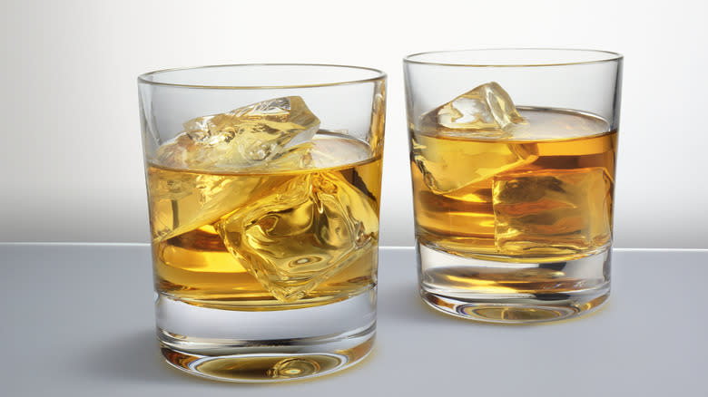 whiskey on rocks