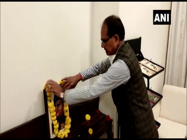 Madhya Pradesh Chief Minister Shivraj Singh Chouhan on Saturday paid floral tributes to Netaji Subhas Chandra Bose at his residence in Bhopal.