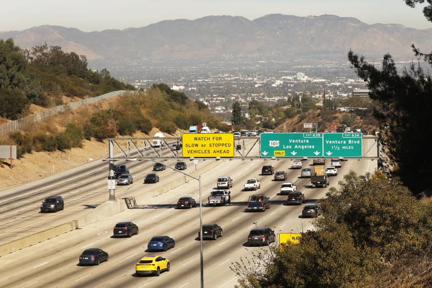 LOS ANGELES, CA - NOVEMBER 17: View North on the 405 Freeway looking to the San Fernando Valley on Tuesday November 17, 2020 as there are growing calls for Los Angeles County residents to stay at home as much as possible for the next two to three weeks as the coronavirus surges and the Thanksgiving holiday season brings new dangers. New spikes in the San Fernando Valley have contributed to the rise in cases countywide. San Fernando Valley on Tuesday, Nov. 17, 2020 in Los Angeles, CA. (Al Seib / Los Angeles Times