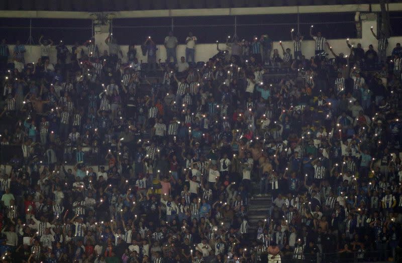 Aficionados del club Pachuca durante la semifinal de ida de la Copa de Campeones de la Concacaf ante América