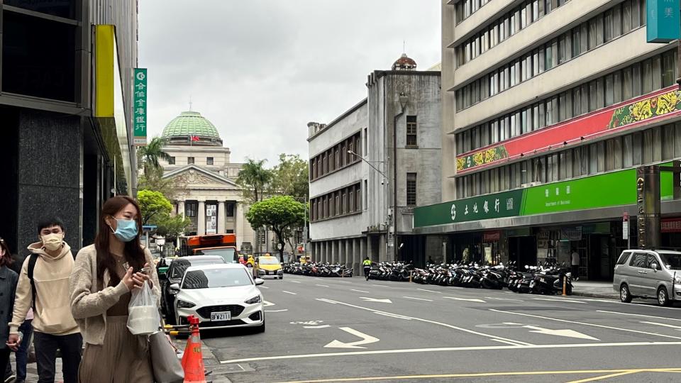 專家認為目前在疫情、美國鷹式升息的氛圍下，房市已降溫。（圖／東森新聞張琬聆攝）