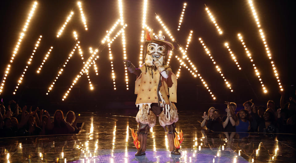 THE MASKED SINGER: S’More in the “Disco Night” episode of THE MASKED SINGER airing Wednesday, Nov. 29 (8:00-9:02 PM ET/PT ) on FOX. CR: Trea Patton / FOX. ©2023 FOX Media LLC.