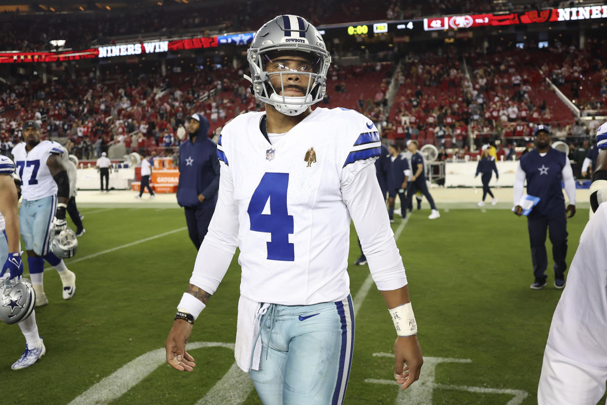 Dak Prescott honored Cowboys greats with sweatshirt