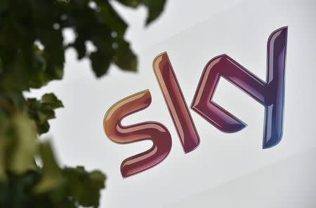 A British Sky Broadcasting Group (BSkyB) logo is seen at the company's UK headquarters in west London July 25, 2014. Britain's BSkyB has agreed to pay 4.9 billion pounds ($8.3 billion) in cash to buy Rupert Murdoch's pay-TV assets in Germany and Italy, responding to slowing growth at home by creating a European media powerhouse. REUTERS/Toby Melville