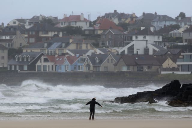 UK weather: Storm Abigail to bring 70mph winds, giant waves and snow