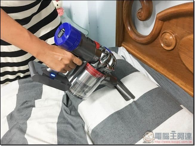 Dyson V8 Fluffy開箱評測體驗新一代設計超強續航噪音減半的多功能無線吸塵器