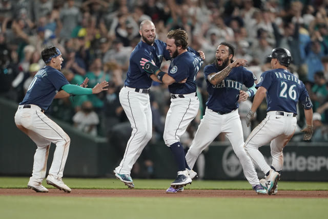 Lucky 13: Mariners top Yankees in extras for tense 1-0 win