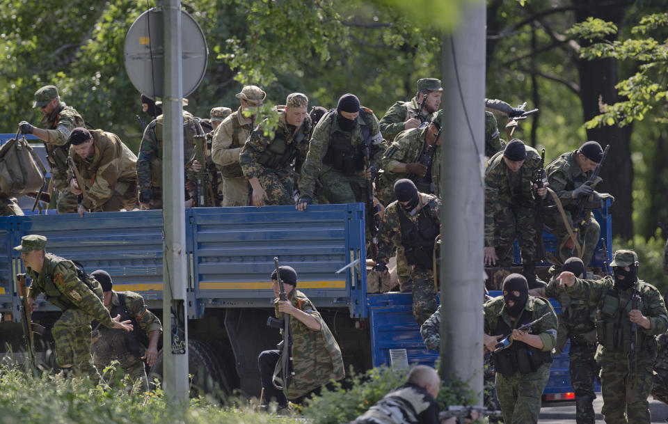 FILE - Pro-Russian gunmen take positions near the airport, outside Donetsk, Ukraine, on May 26, 2014. Fighting between Ukrainian forces and Russia-backed separatist rebels begins in eastern Ukraine. (AP Photo/Vadim Ghirda, File)