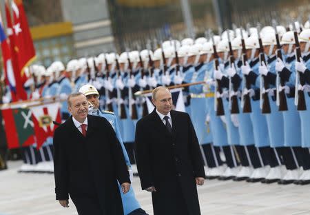 Russia's President Vladimir Putin (R) and Turkey's President Tayyip Erdogan review a guard of honour during a welcoming ceremony at the Presidential Palace in Ankara, December 1, 2014. REUTERS/Umit Bektas