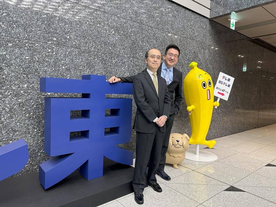 杰德影音暨GagaOOLala影音平台執行長林志杰（右）與東京電視台國際事業室長齊木裕明（左）期待《25時，赤坂見》能在全球創下佳績。（GagaOOLala提供）
