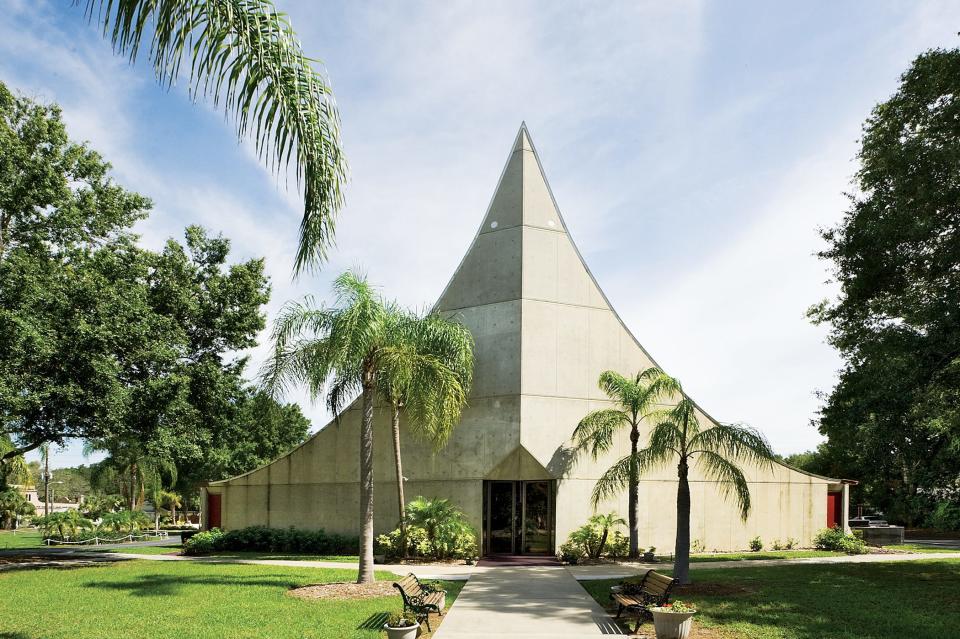 In 1958, Victor lundy was hired to create a campus of three buildings for St. Paul’s Lutheran Church in Sarasota. The Fellowship Hall opened in 1969 and won an award of merit.