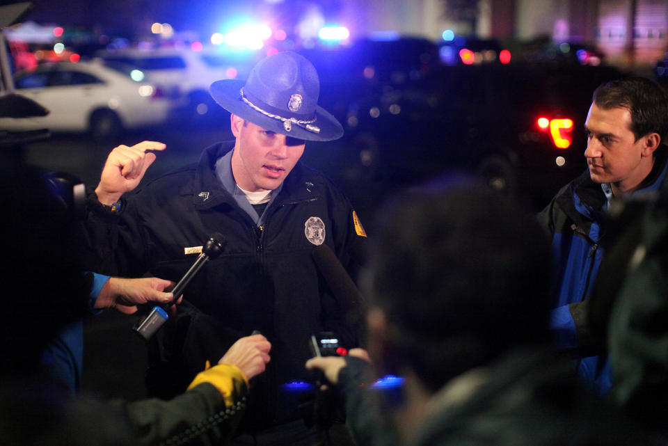 <p>Washington State Trooper Mark Francis speaks to the media at the Cascade Mall following reports of an active shooter in Burlington, Washington, Sept. 24, 2016. (Photo: Matt Mills McKnight/Reuters) </p>