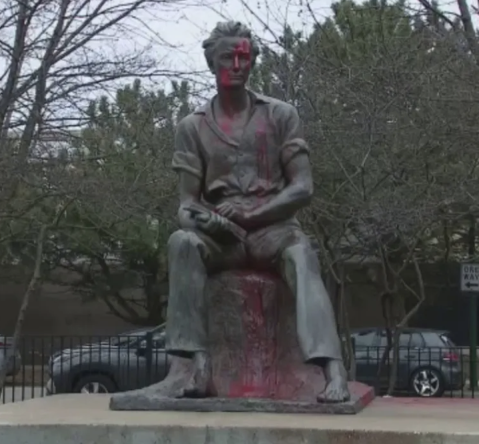 An Abraham Lincoln statue in Chicago was defaced for a second time in two months (WFLD)