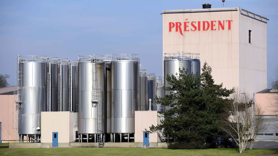 Die Camembert-Produktion wurde im letzten Jahrhundert industrialisiert, um die Nachfrage nach diesem beliebten Käse zu befriedigen.  - Leitenberger S/Andia/Universal Images Group/Getty Images