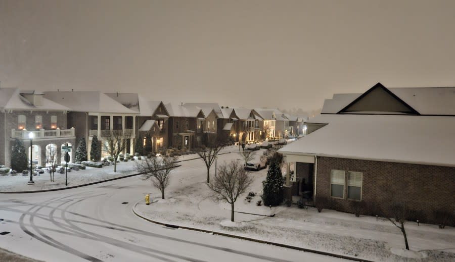 Snowfall at Indian Lake Village in Hendersonville (Courtesy: Jeannie Winters)