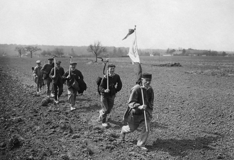 Vine-growers of the Aube region on their way to a protest.