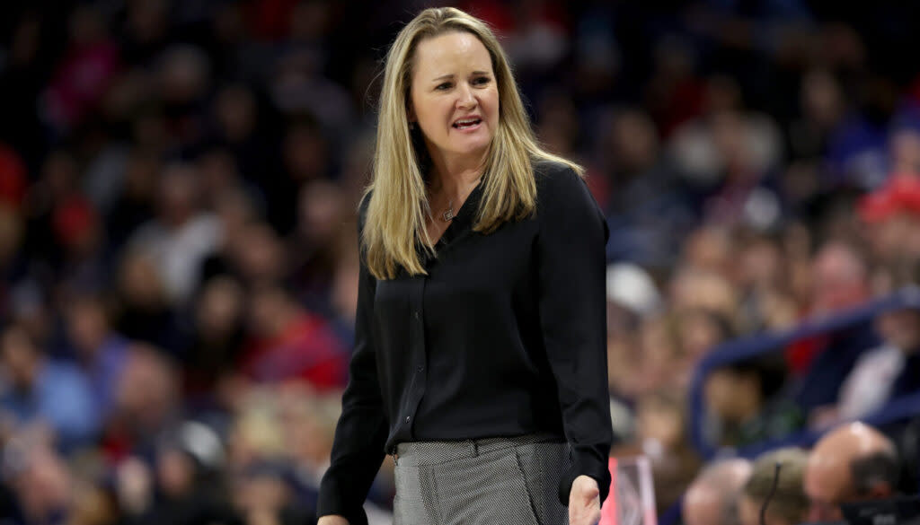 Utah Utes coach Lynne Roberts at an NCAA Women's Basketball Tournament game