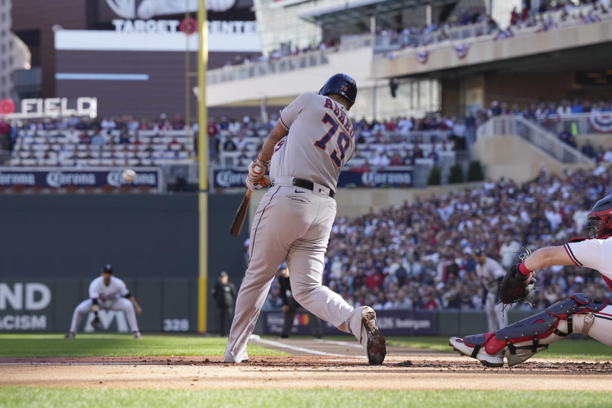 Astros hit 4 homers, with a pair by José Abreu, to rout Twins 9-1