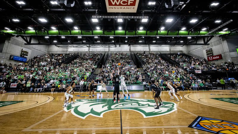 Utah Valley men’s basketball takes on Cincinnati Bearcats in the NIT quarterfinals at the UCCU Center in Orem, Utah, on Wednesday, March 22, 2023. UVU is one of four teams — along with UAB, North Texas and Wisconsin — playing in this year’s NIT final four, where there will be a first-time NIT champion.