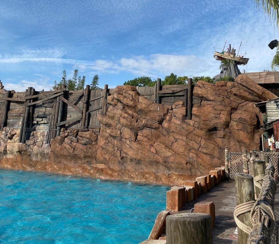 wave pool at typhoon lagoon disney world