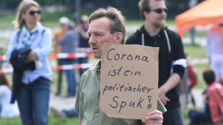 Zu den Protesten in der bayerischen Hauptstadt kamen weit mehr als die erlaubten 1000 Menschen. Foto: dpa