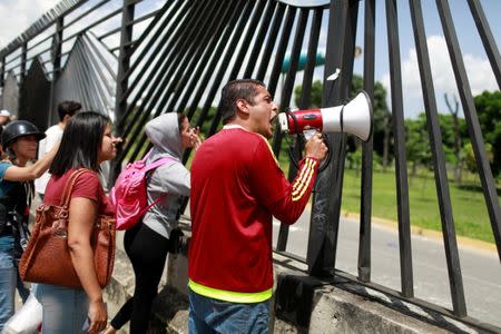 Jose Manuel Olivares (R), a lawmaker from the Venezuelan coalition of opposition parties (MUD), shouts slogans in front of an Air Force base during a rally against Venezuelan President Nicolas Maduro's government in Caracas, Venezuela June 23, 2017. REUTERS/Marco Bello