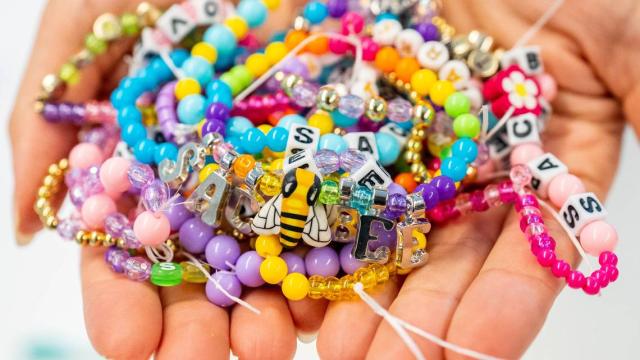 Going to see Taylor Swift in Santa Clara? We have friendship bracelets to  swap