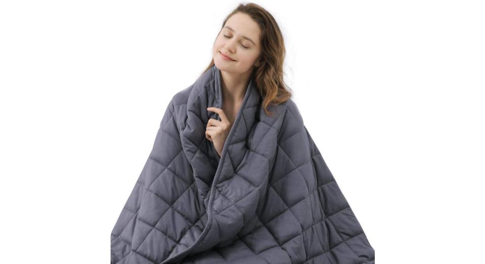 ZZZNEST Weighted Blanket for Adults (Amazon)