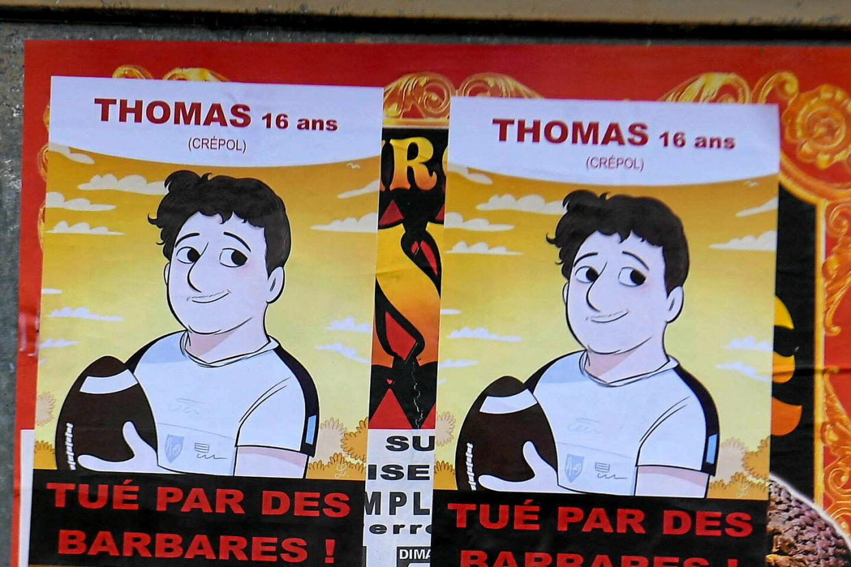 Des affiches de Thomas Perotto, tué d'un coup de couteau à la sortie d'une fête à Crépol (Drôme) dans la nuit du 18 au 19 novembre, placardées à Romans-sur-Isére.  - Credit:Mourad Allili/Sipa