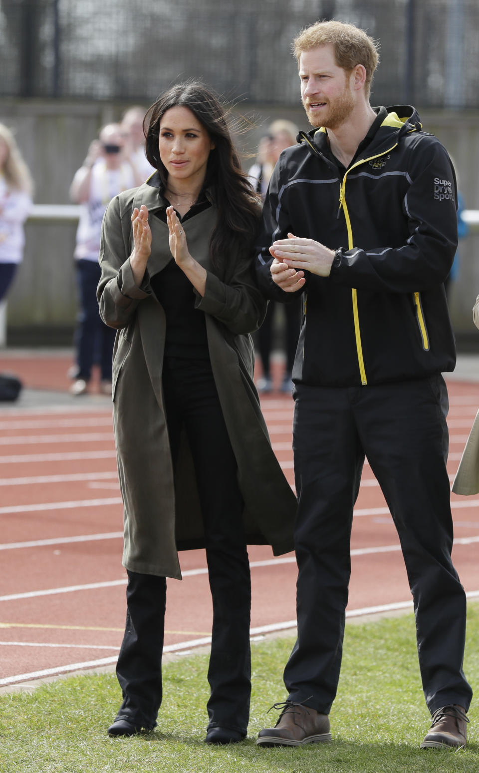 Die Handtasche ließ Meghan Markle für ihren Besuch bei der Sportveranstaltung einfach zuhause. (Bild: ASSOCIATED PRESS)