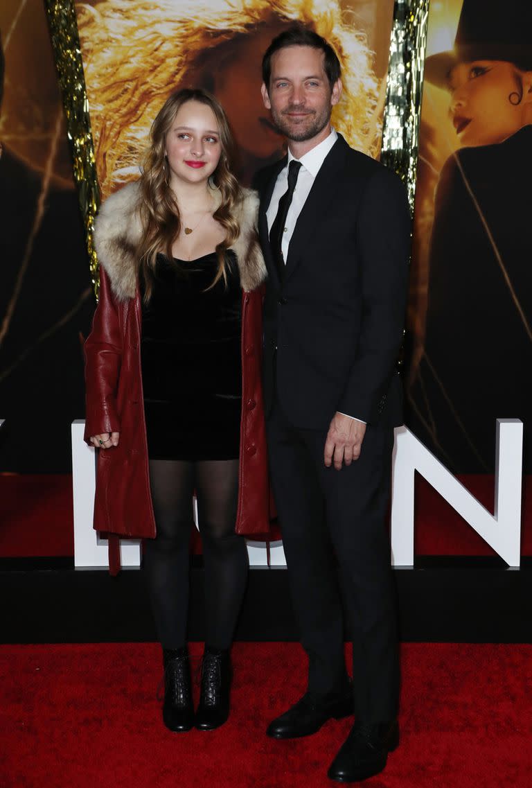 Tobey Maguire junto a su hija Ruby, en el estreno de la película Babylon