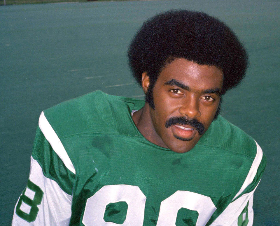 FILE - New York Jets NFL football wide receiver Richard Caster poses for a photo in New York, 1971. Former Jets tight end and wide receiver Caster, who was selected for three Pro Bowls during his 13-year NFL career, has died. He was 75. Family representative Kenny Zore confirmed Caster died in his sleep at his home on Long Island, N.Y., Friday, Feb. 2, 2024, after a long illness. (AP Photo/Harry Harris, File)