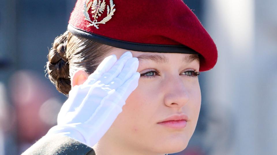 Crown Princess Leonor saluting