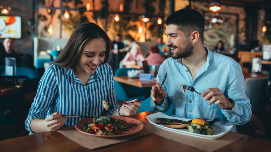 Los bancos también ofrecen descuentos para disfrutar de una variada oferta gastronómica