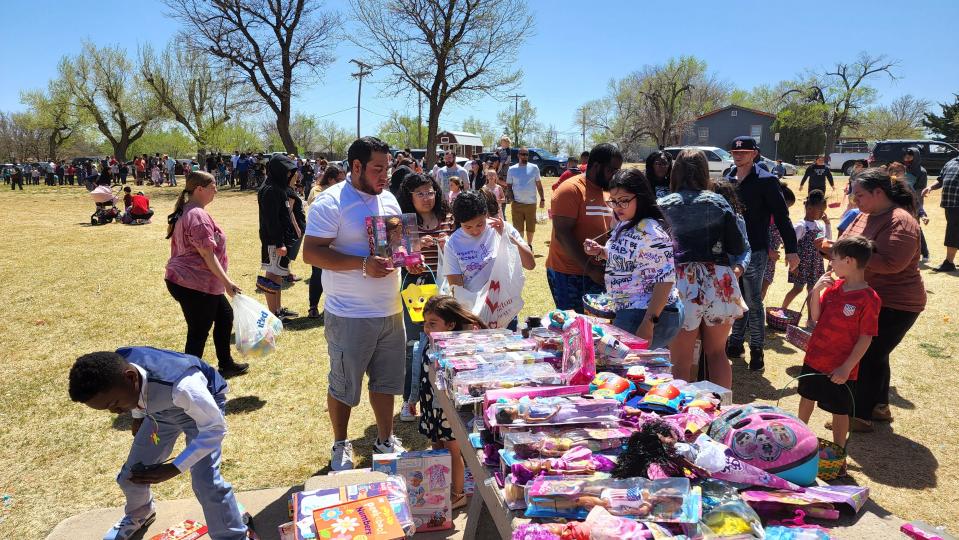 Children line up to select prizes from the table at Bones Hooks Park during the 2022 Shi Lee's Easter Egg Hunt. This year's event will be held April 9.