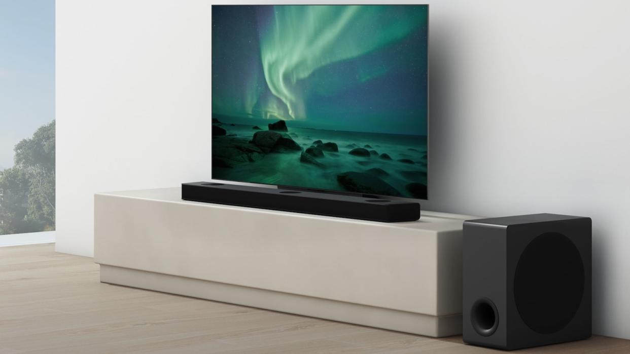  LG S95QR soundbar in living room. 