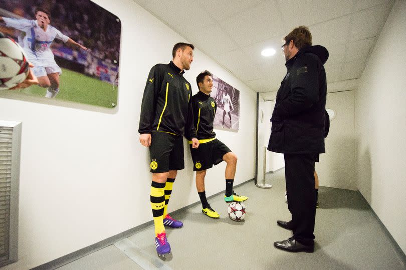 Jurgen Klopp talks to Nuri Sahin during their Borussia Dortmund days.