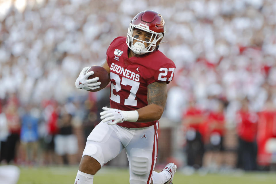 Oklahoma fullback Jeremiah Hall (27) runs in for a touchdown against Houston during the first half of an NCAA college football game in Norman, Okla., Sunday, Sept. 1, 2019. (AP Photo/Alonzo Adams)