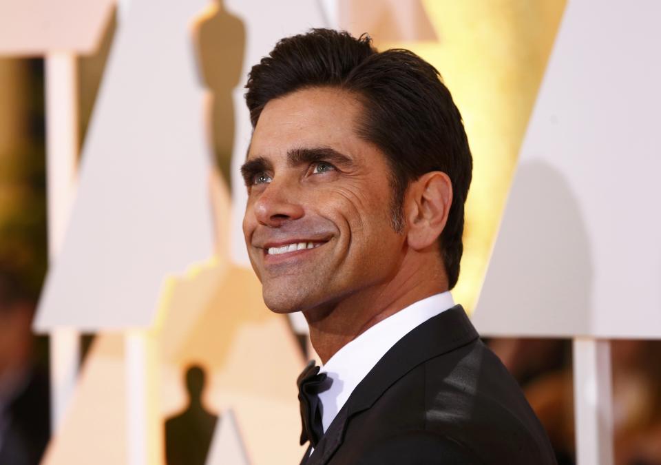 Actor John Stamos arrives at the 87th Academy Awards in Hollywood, California February 22, 2015. REUTERS/Lucas Jackson (UNITED STATES TAGS:ENTERTAINMENT) (OSCARS-ARRIVALS)