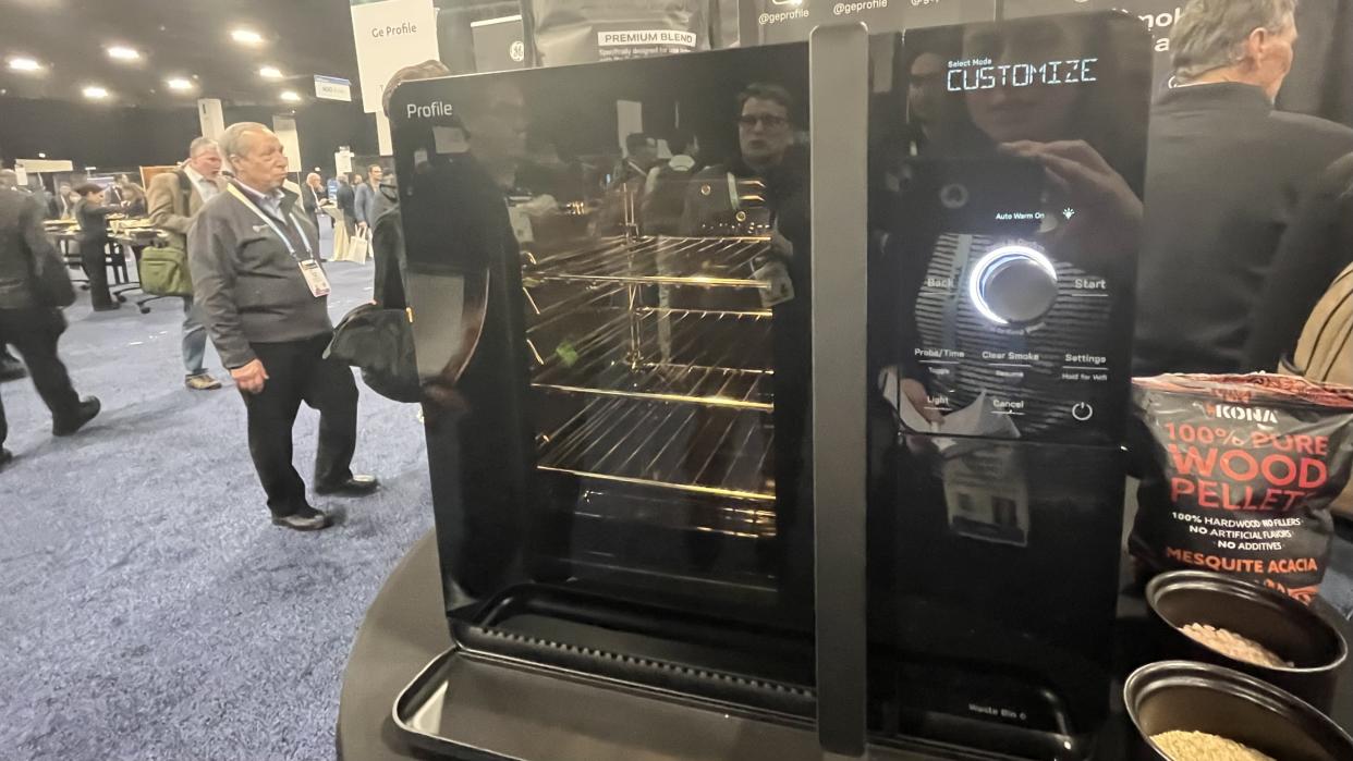  GE smart indoor smoker at CES 2024. 