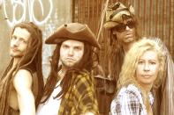 <p>Rednex gibt es immer noch, nach vielen Umbesetzungen verkündeten die Macher des Projekts 2012 eine "Weltneuheit": Die Band besteht seitdem nicht mehr aus festen Mitgliedern, sondern setzt sich für eine bestimmte Zeit und Auftritte aus einem Pool von Performern zusammen. (Bild: PR)</p> 