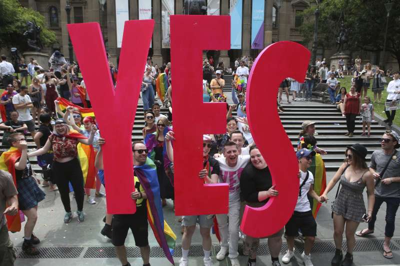 2017年11月15日，澳洲同性婚姻合法化公投結果出爐，超過6成民眾力挺同婚，澳洲可望成為「彩虹國度」（AP）