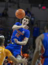 Florida forward Colin Castleton (12) gets the tip during the first half of an NCAA college basketball game, Wednesday, Feb. 1, 2023, in Gainesville, Fla. (AP Photo/Alan Youngblood)