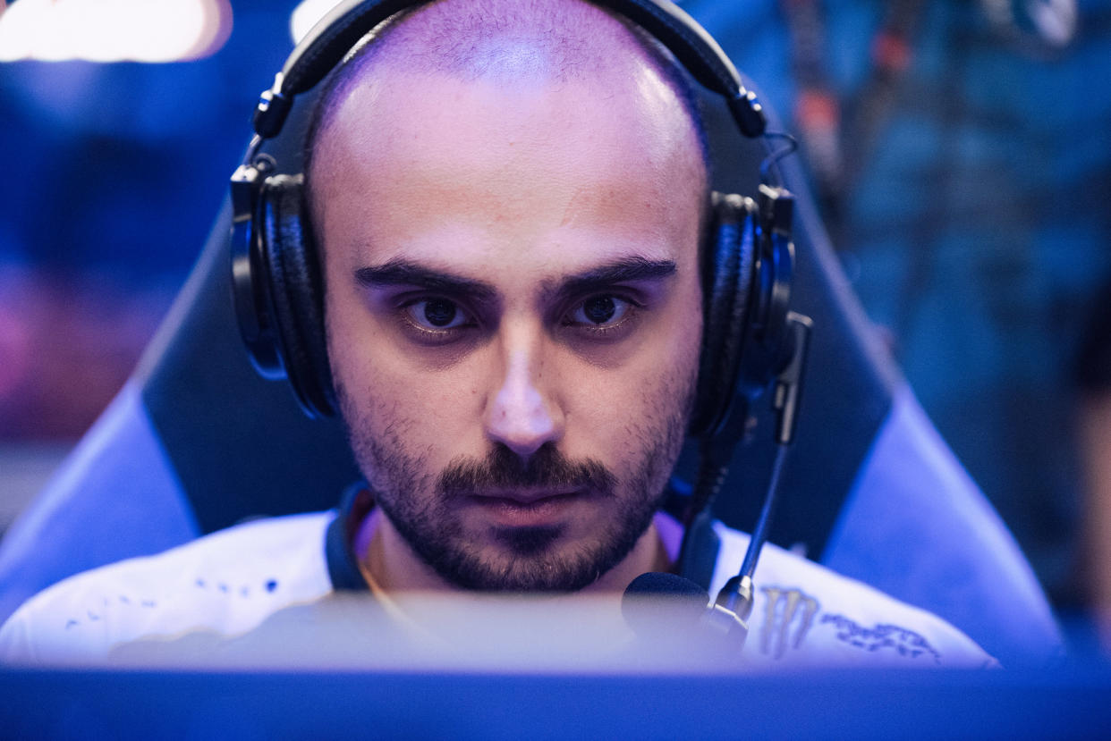 Nigma Galaxy's KuroKy looking at a screen intently