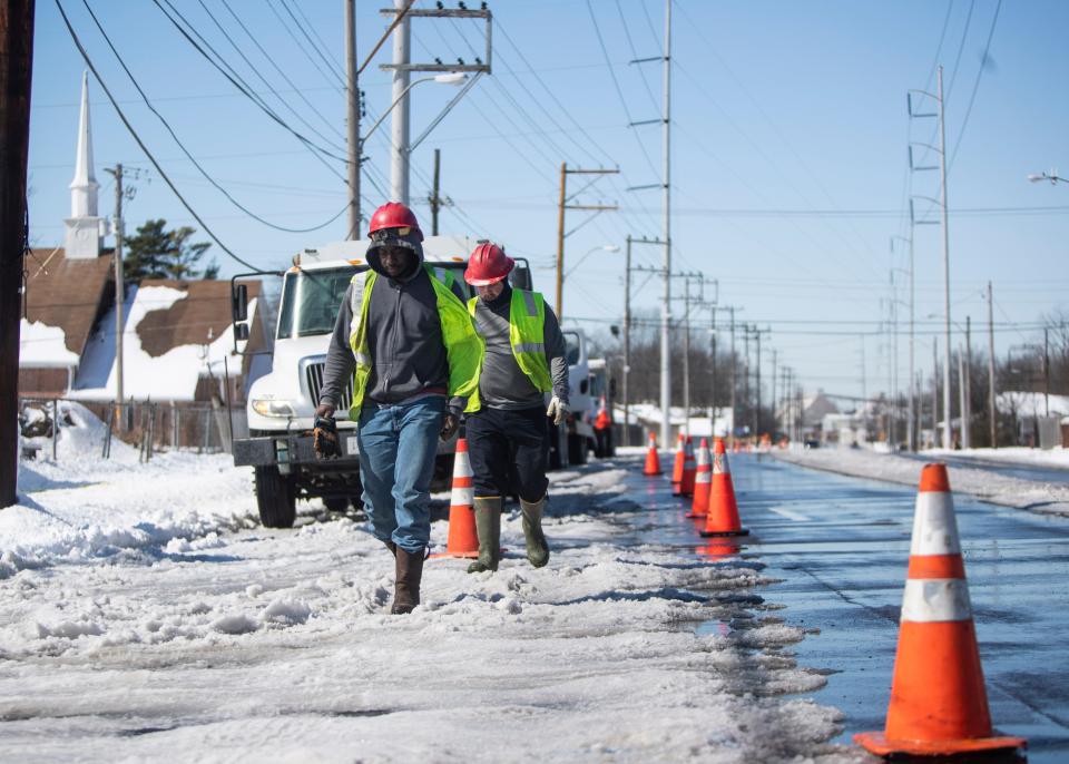 MLGW employees work to repair the water main system on Chelsea Avenue in Memphis, Tenn., on Saturday, Feb. 20, 2021.