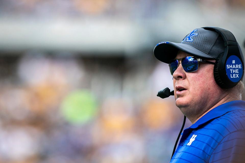 Kentucky head coach Mark Stoops looks on during a NCAA college football game in the Vrbo Citrus Bowl against Iowa, Saturday, Jan. 1, 2022, at Camping World Stadium in Orlando, Fla. 220101 Iowa Kentucky Citrus Fb Extra 024 Jpg